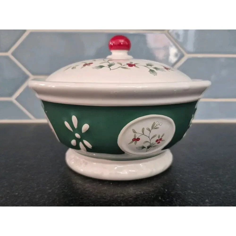 Vintage Pfaltzgraff Winter Berry Holiday Christmas Candy Jar Bowl